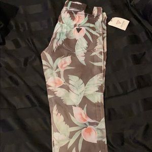 New with tags Guess floral print jeans 27